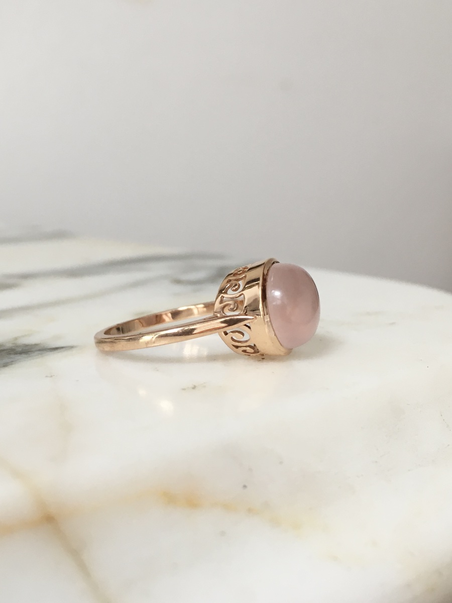 18k Rose Gold Ring Set With A Rose Quartz -photo-4
