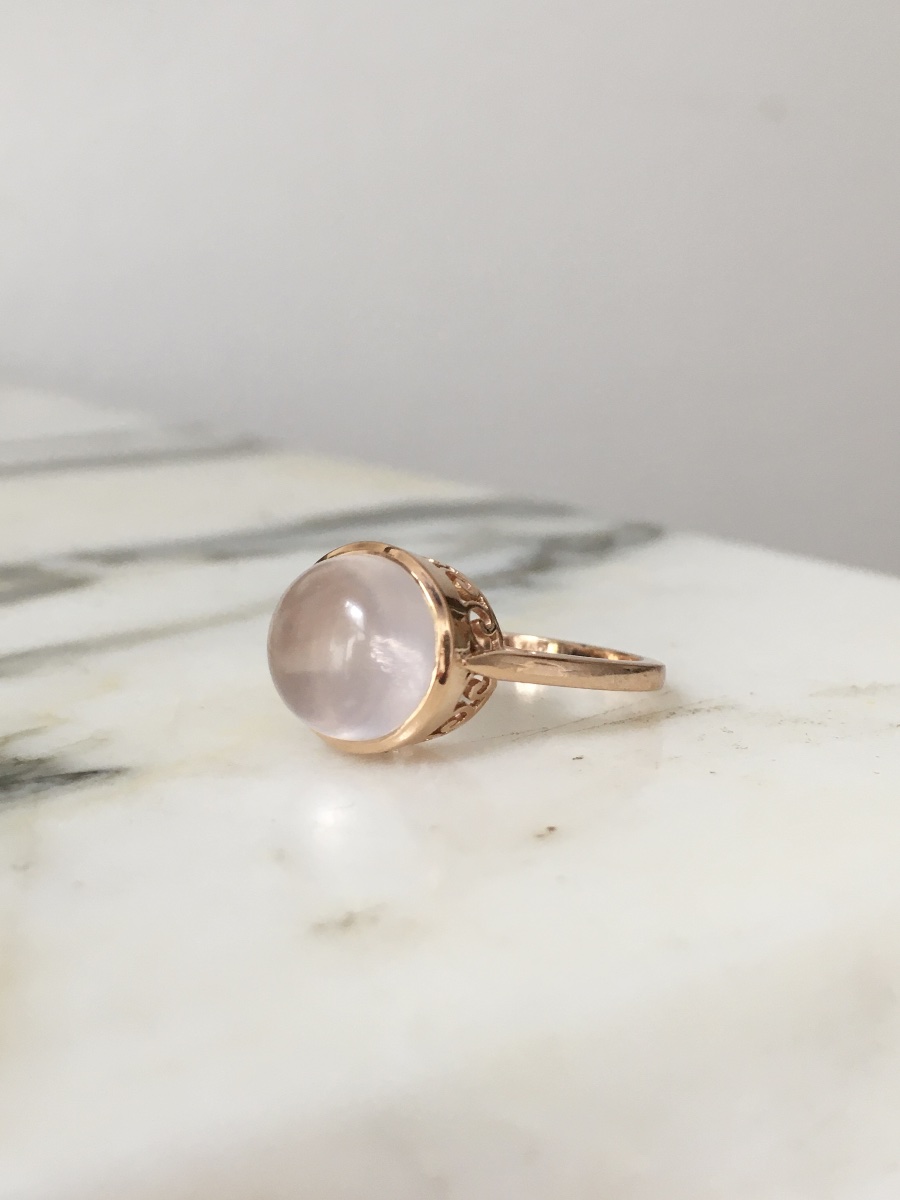 18k Rose Gold Ring Set With A Rose Quartz -photo-1