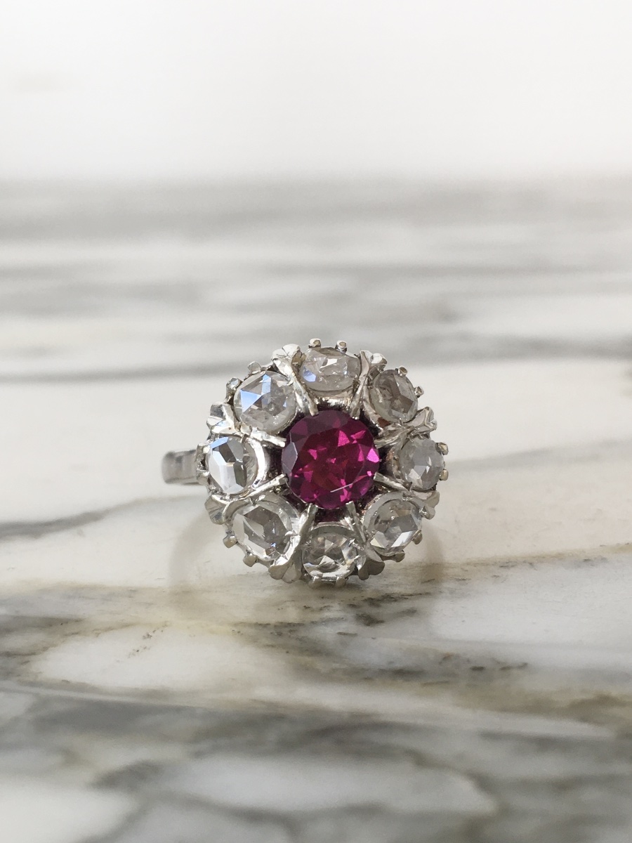 Bague marguerite en or blanc 18K grenat rhodolite et diamants -photo-3
