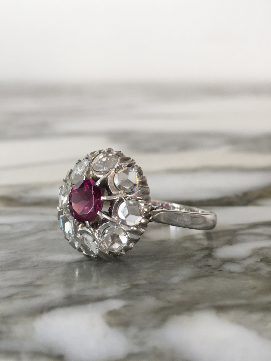 Bague marguerite en or blanc 18K grenat rhodolite et diamants -photo-2