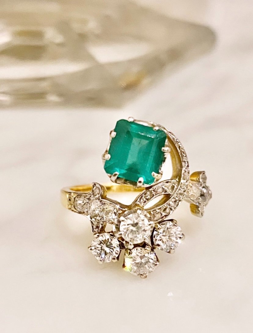 Belle Époque Ring In Platinum And 18k Yellow Gold Set With An Emerald