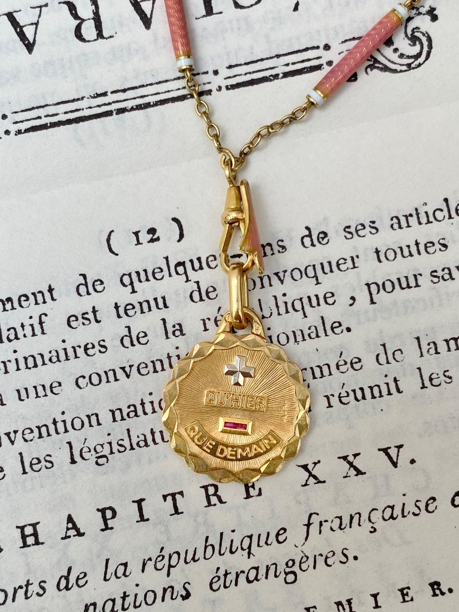 Augis Love Medal In 18k Gold