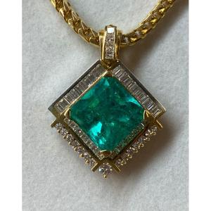 Stunning 14 Ct Colombian Emerald Composed In 18k White And Yellow Gold