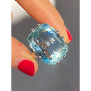 Important Ring In 18k White Gold Set With An Aquamarine