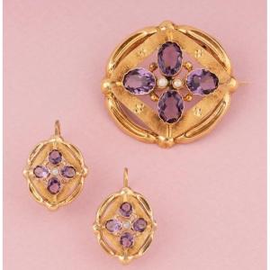 Ensemble D‘une Broche Et D’une Paire De Boucles D‘oreilles En Or Jaune 18k Ornées D’améthystes