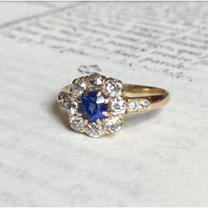 Bague ancienne en or 18K sertie d’un saphir et diamants 