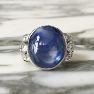 Art Deco-style Ring In 18k White Gold With An Unheated Ceylon Sapphire Weighing 27.81 Ct
