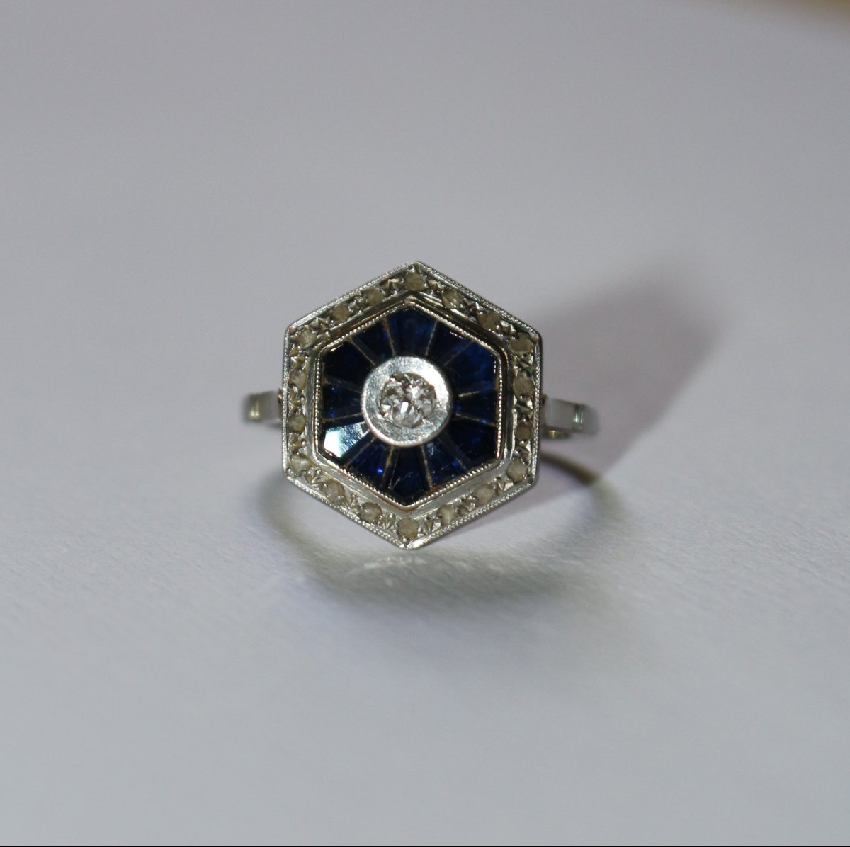 Bague Hexagonale Art Déco Diamants Saphirs-photo-1