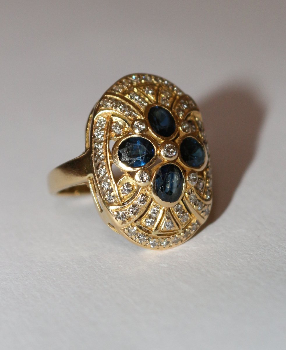 Oval Yellow Gold Ring With Sapphires And Diamonds-photo-2