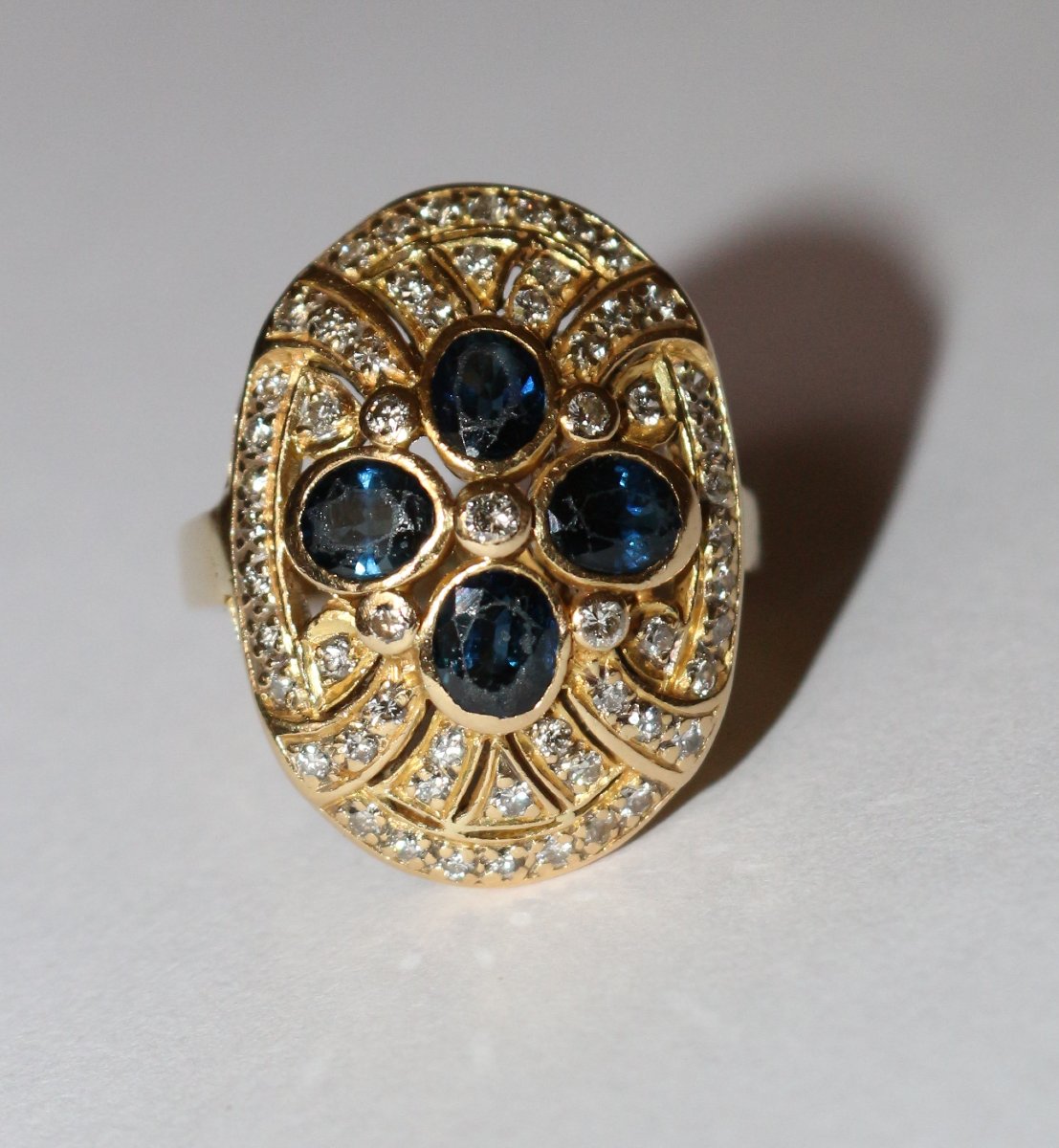 Oval Yellow Gold Ring With Sapphires And Diamonds-photo-5