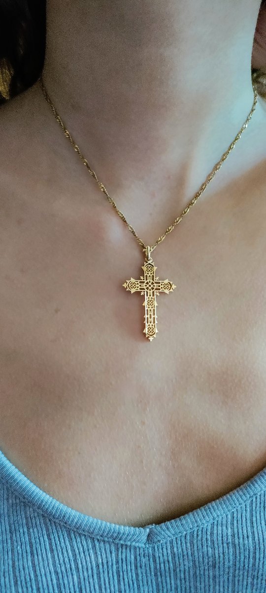 Croix religieuse en or jaune ajourée-photo-2