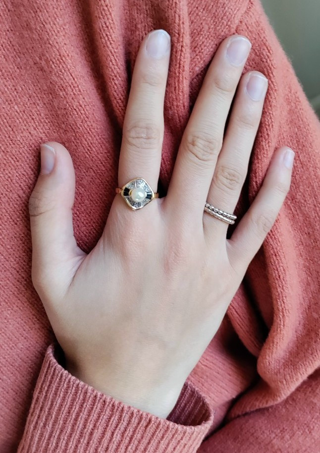 Yellow Gold Lozenge-shaped Ring With Sapphires And Pearl-photo-2
