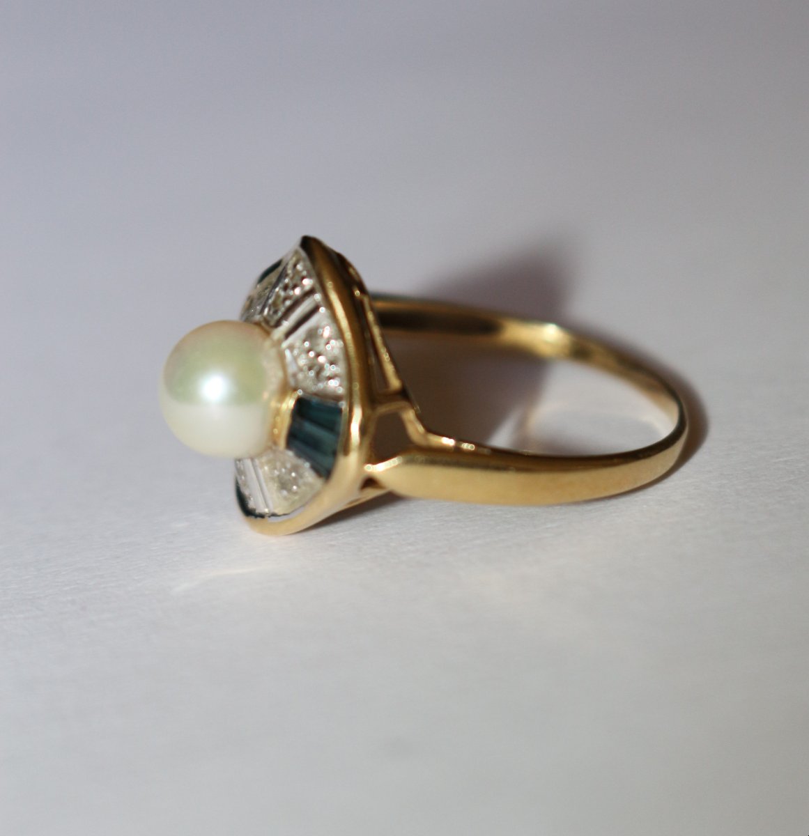 Yellow Gold Lozenge-shaped Ring With Sapphires And Pearl-photo-2