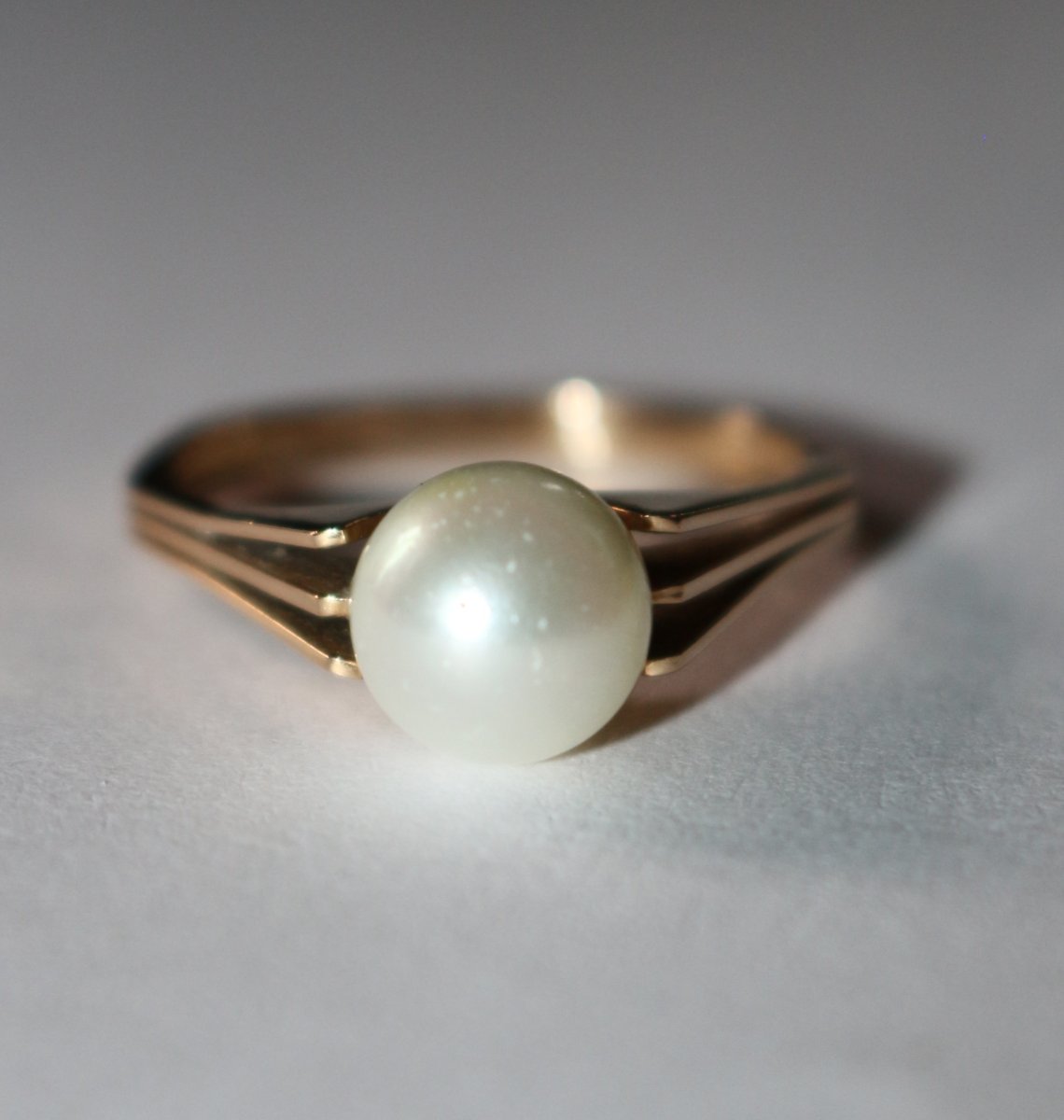 Bague Perle de culture or jaune monture striée-photo-5