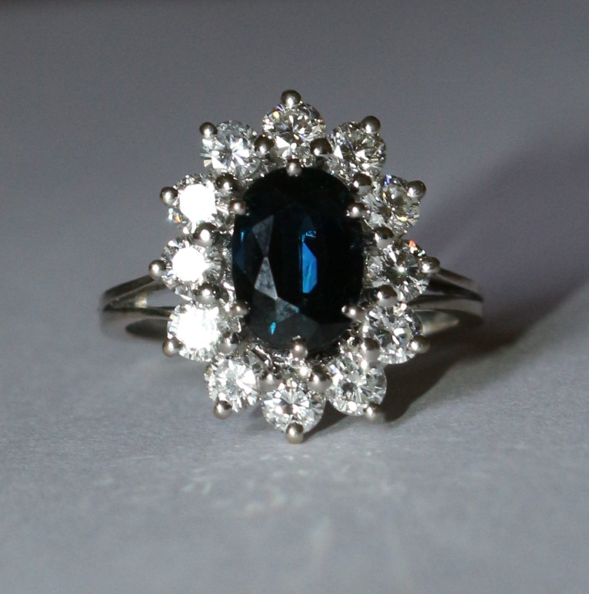 Bague marguerite saphir diamants or blanc-photo-4