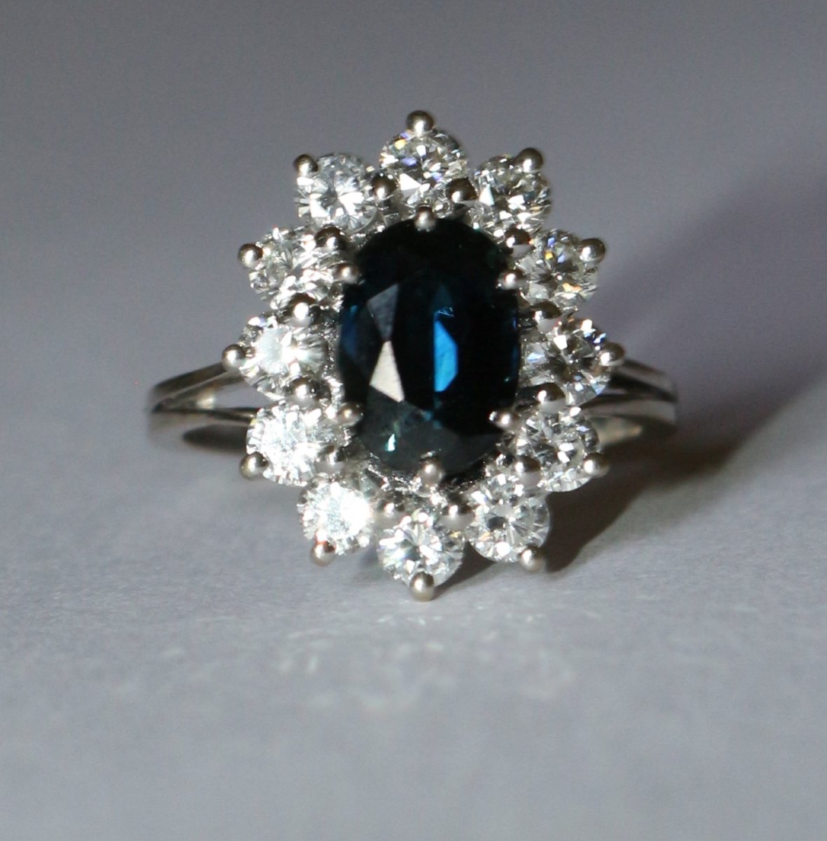 Bague marguerite saphir diamants or blanc-photo-5