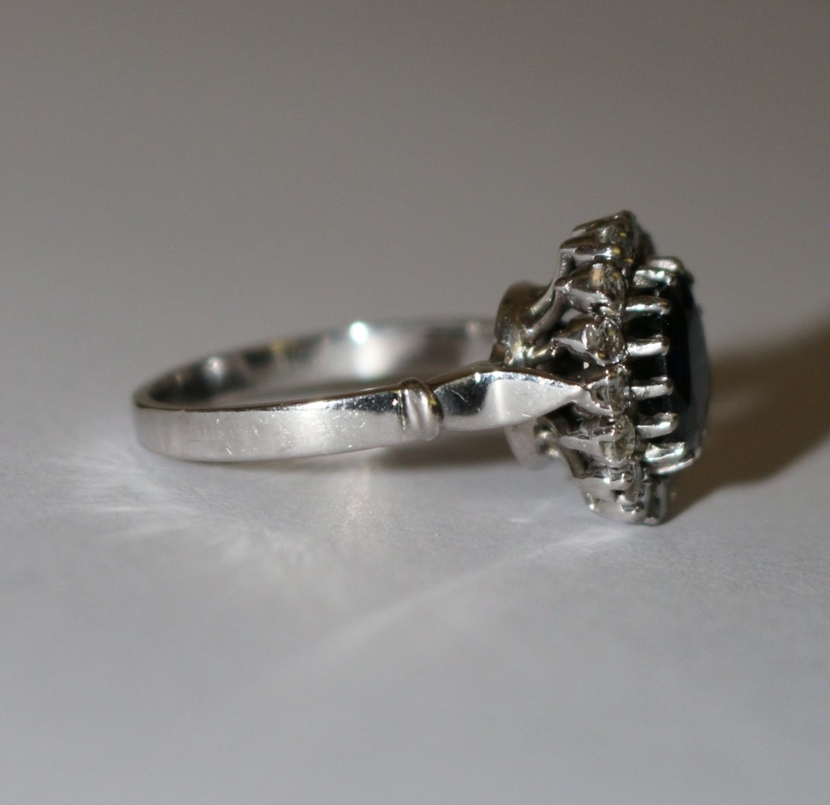 White Gold Sapphire Daisy Ring-photo-2