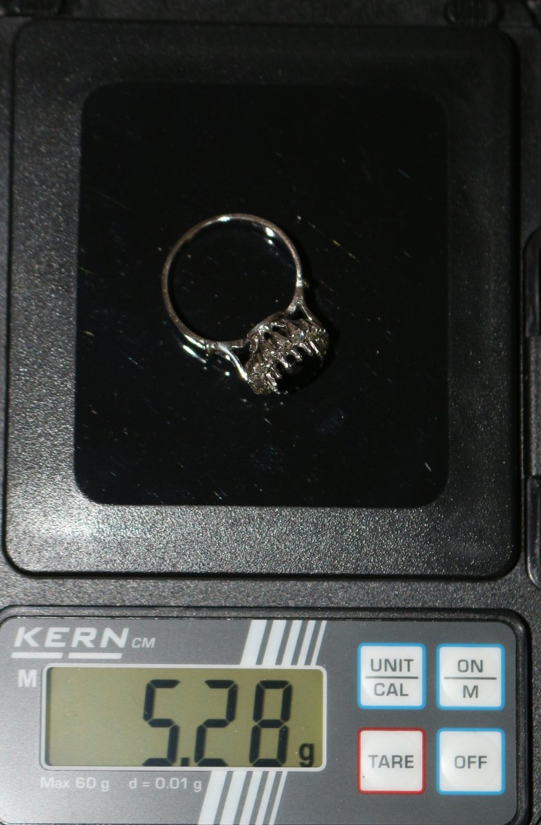 White Gold Sapphire Daisy Ring-photo-5