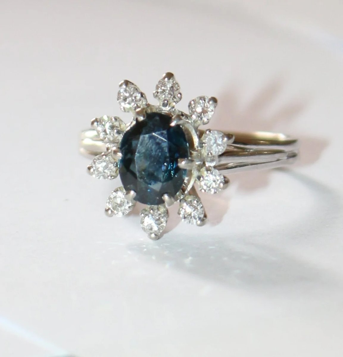 Daisy-style Sapphire Ring Set With 12 Diamonds -photo-4