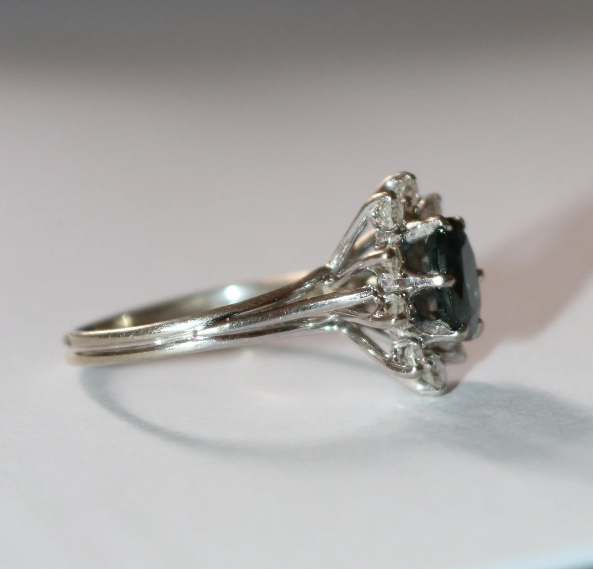 Daisy-style Sapphire Ring Set With 12 Diamonds -photo-1