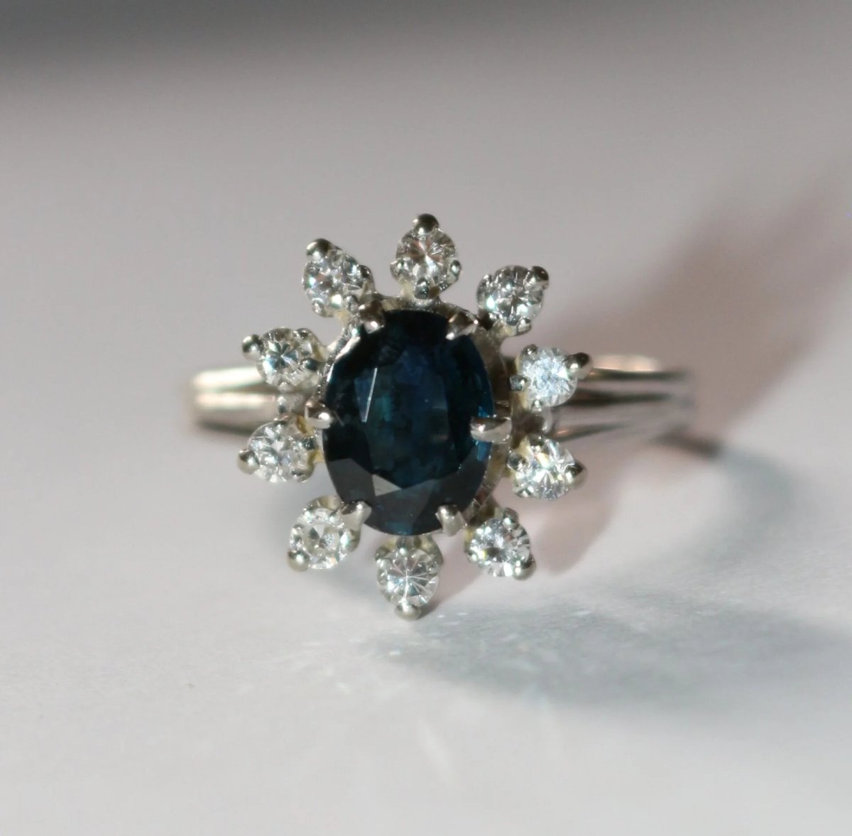 Daisy-style Sapphire Ring Set With 12 Diamonds -photo-2