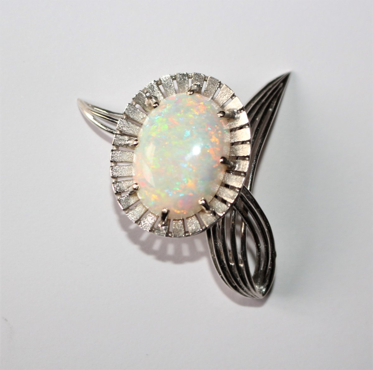 White Gold And Opal Flower Brooch-photo-4