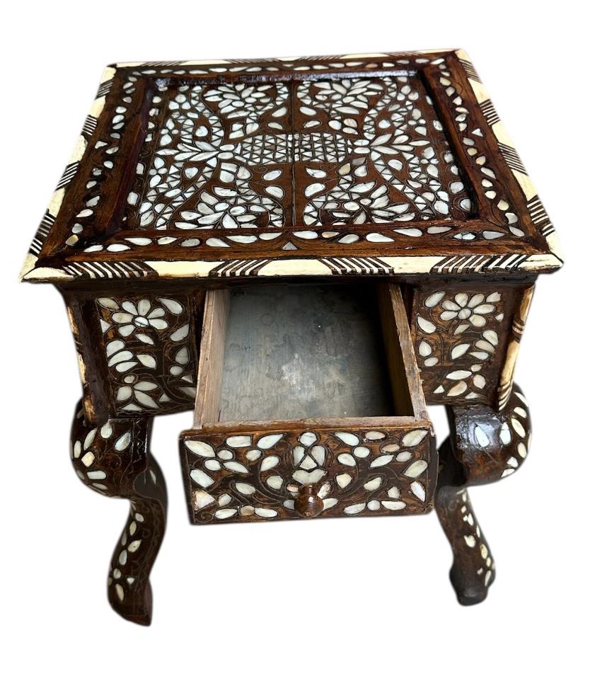 Table de chevet ou Gueridon Syrie - ottoman   incrusté de nacre XIX siècle -photo-3