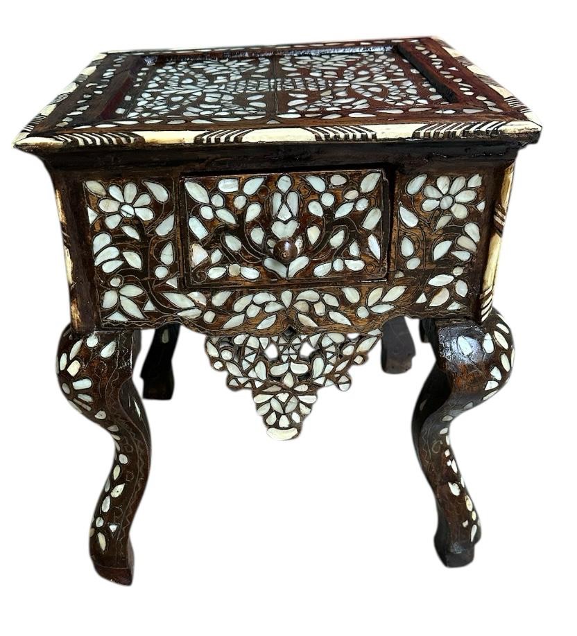 Table de chevet ou Gueridon Syrie - ottoman   incrusté de nacre XIX siècle -photo-1