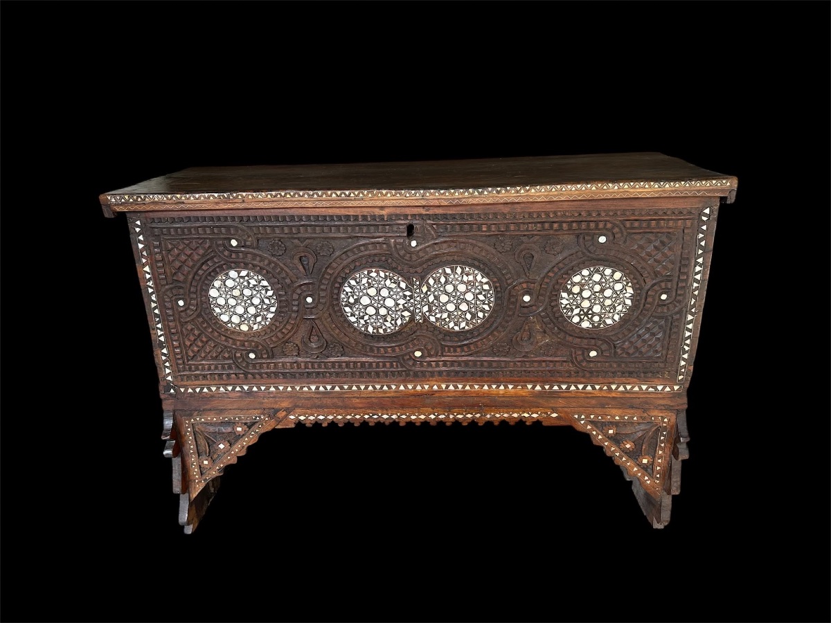 19th-century Syrian Wedding Chest, Carved And Inlaid With Mother-of-pearl -photo-4