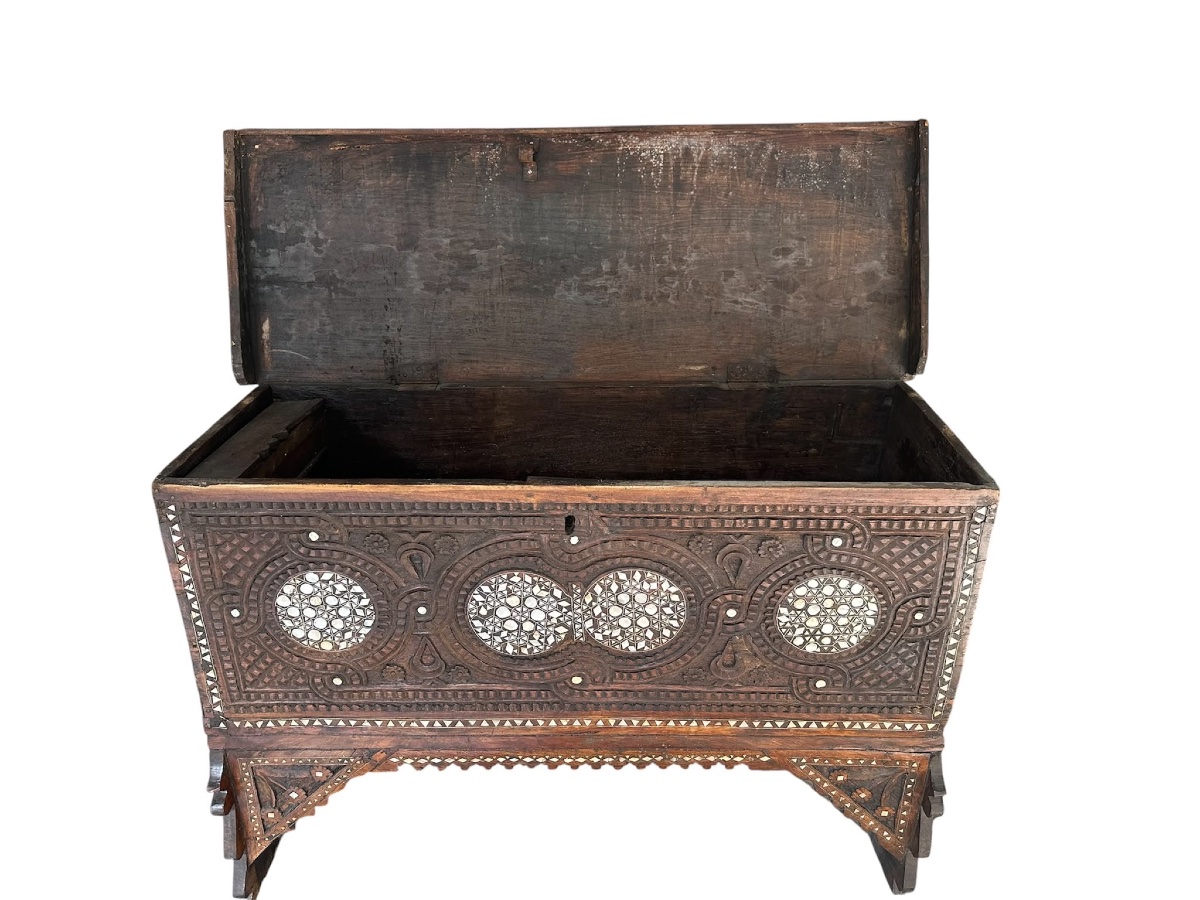 19th-century Syrian Wedding Chest, Carved And Inlaid With Mother-of-pearl -photo-1