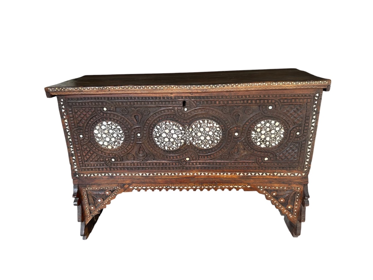 19th-century Syrian Wedding Chest, Carved And Inlaid With Mother-of-pearl -photo-2