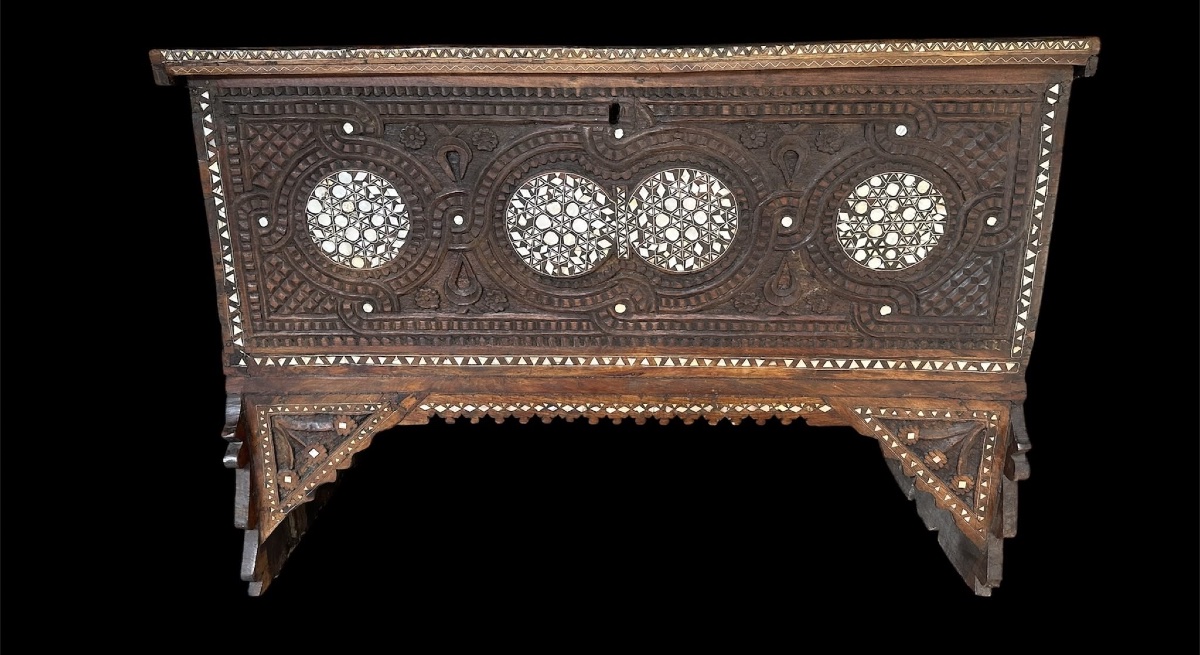 19th-century Syrian Wedding Chest, Carved And Inlaid With Mother-of-pearl -photo-3