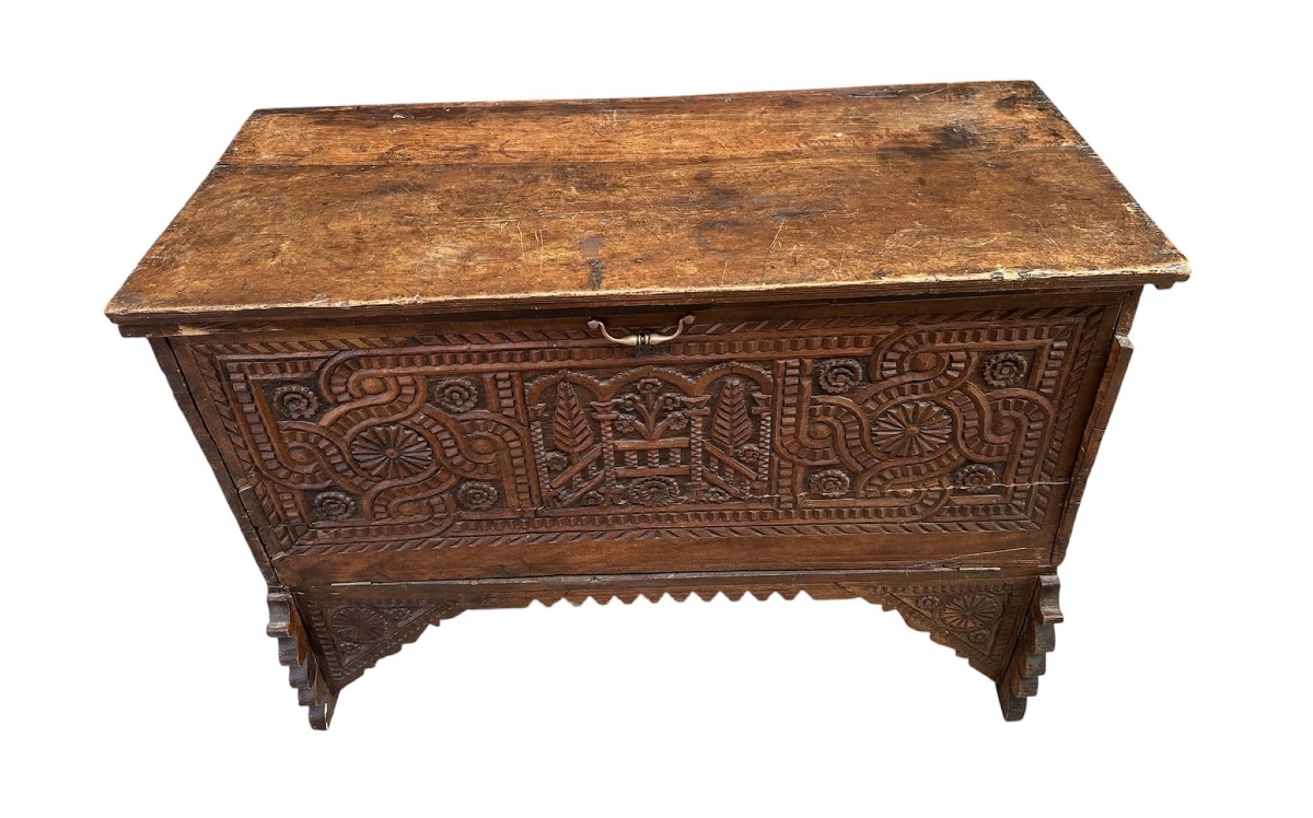 Coffre de mariage en bois sculpté -photo-4