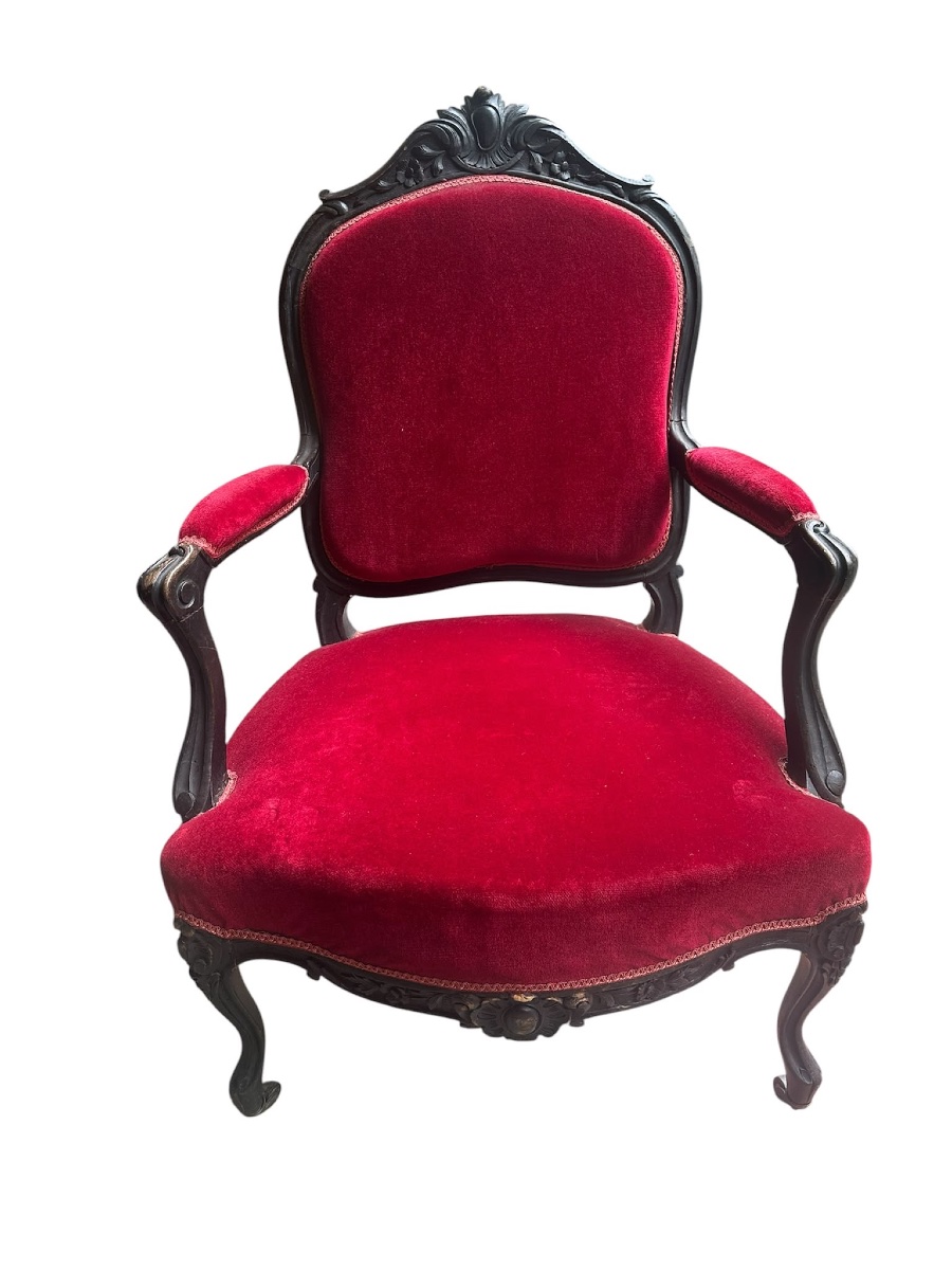 Fauteuil style Louis XV .