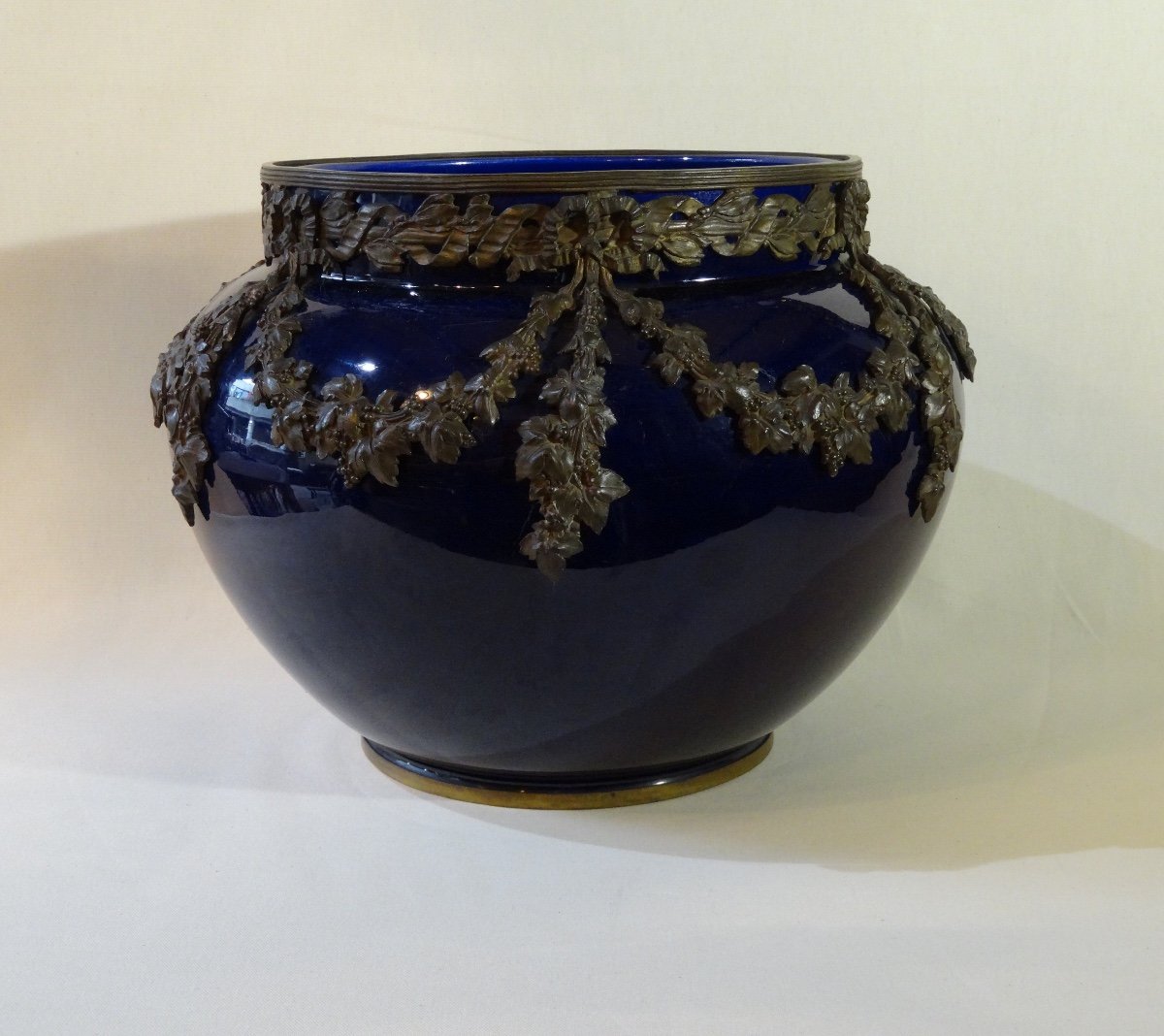 Cache pot Napoléon III en faience bleu cobalt  