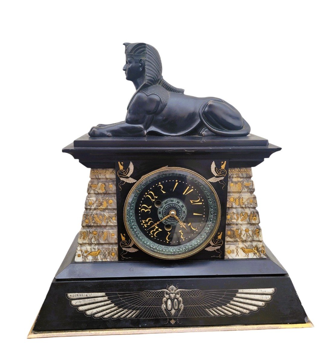 Pendule Egyptomania en marbre, XIXème siècle