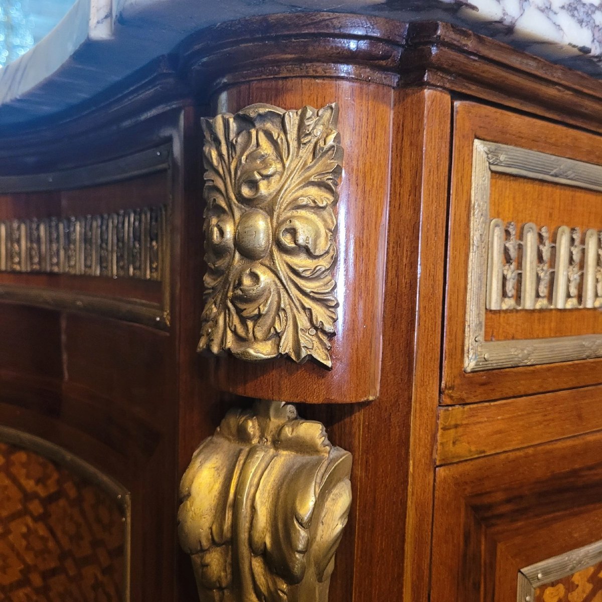 Grosse commode en marqueterie et bronze, début XXème siècle-photo-4