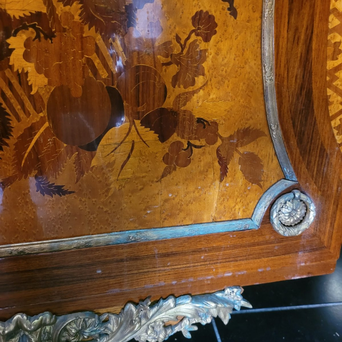 Grosse commode en marqueterie et bronze, début XXème siècle-photo-4