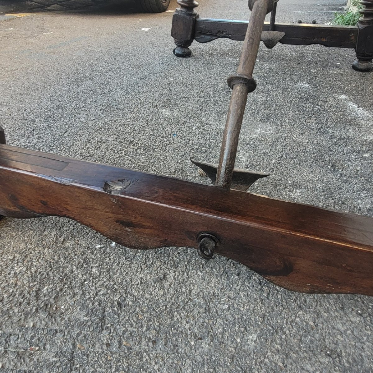 Table espagnole en noyer, époque XVIIème siècle-photo-5