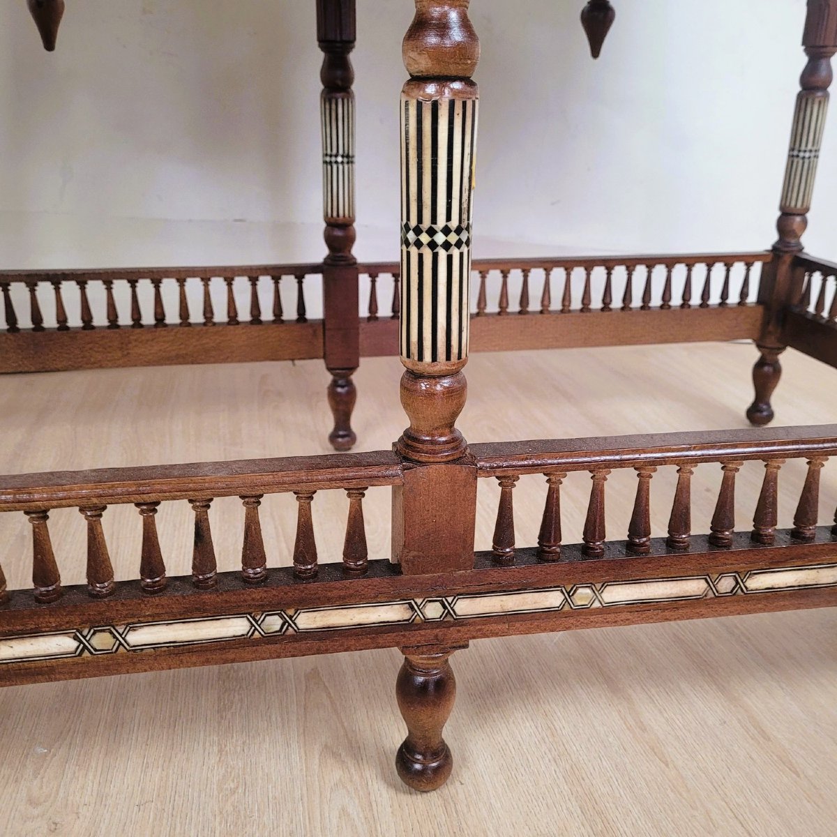 Oriental Center Table In Wood, Mother-of-pearl And Bone Marquetry, 20th Century-photo-3