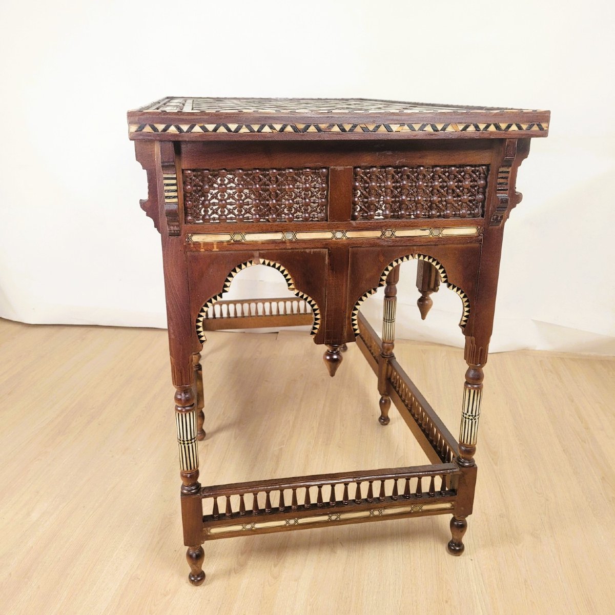 Oriental Center Table In Wood, Mother-of-pearl And Bone Marquetry, 20th Century-photo-3