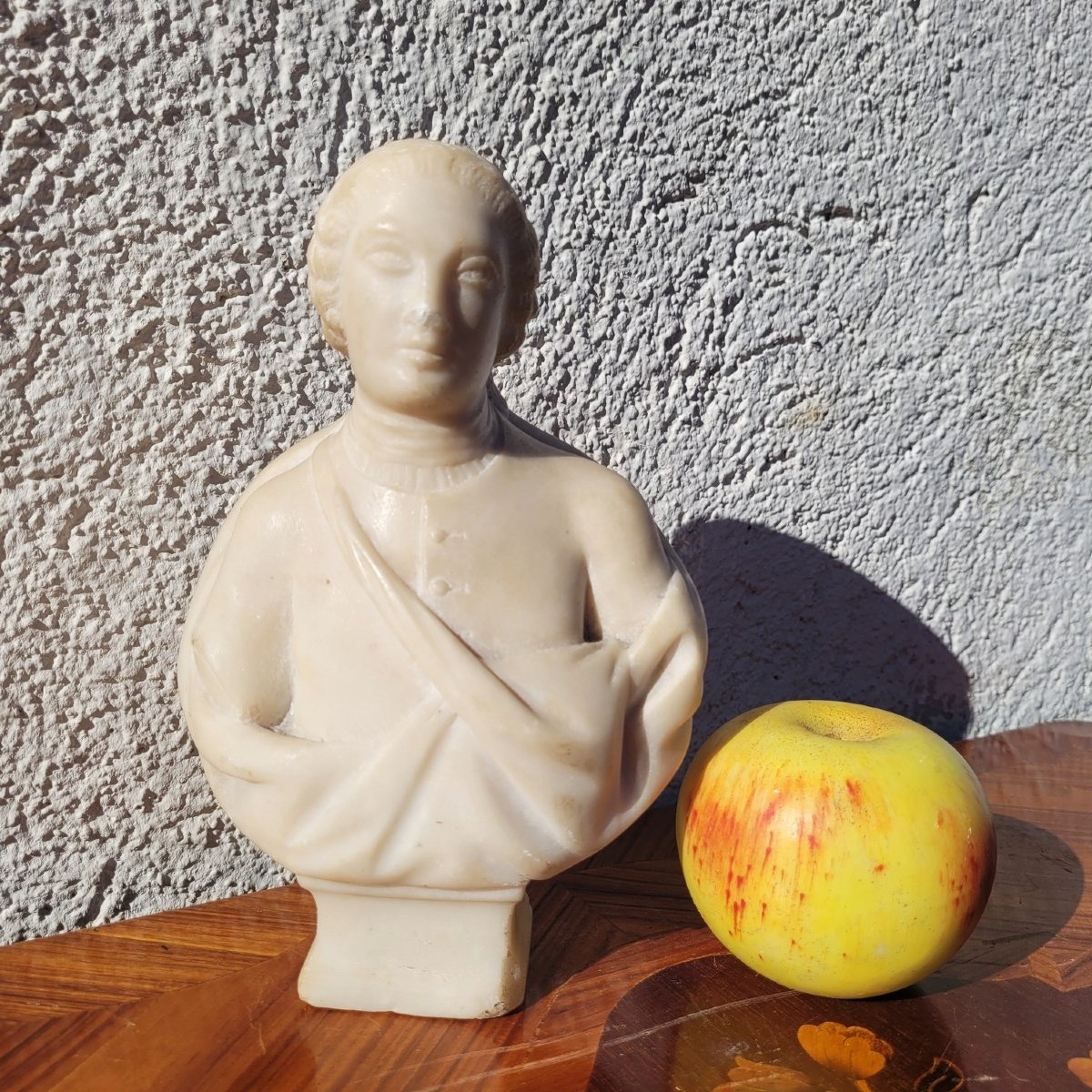 Buste de gentilhomme en marbre, XVII/XVIIIème siècle-photo-2