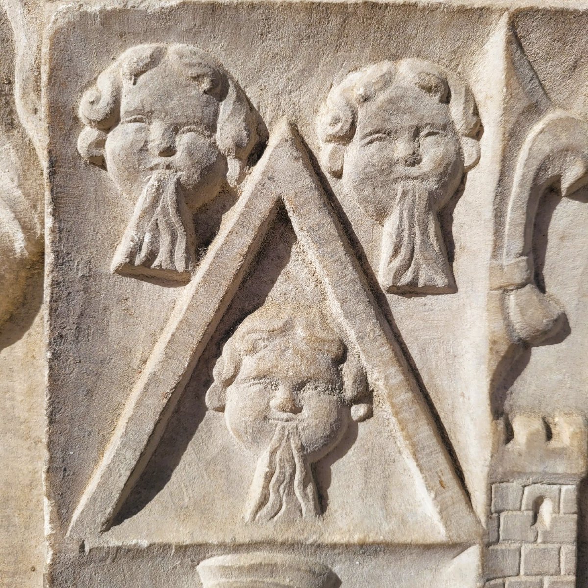 Blason H62cm, marbre sculpté de différentes armoiries, Epoque XVII ou avant-photo-5