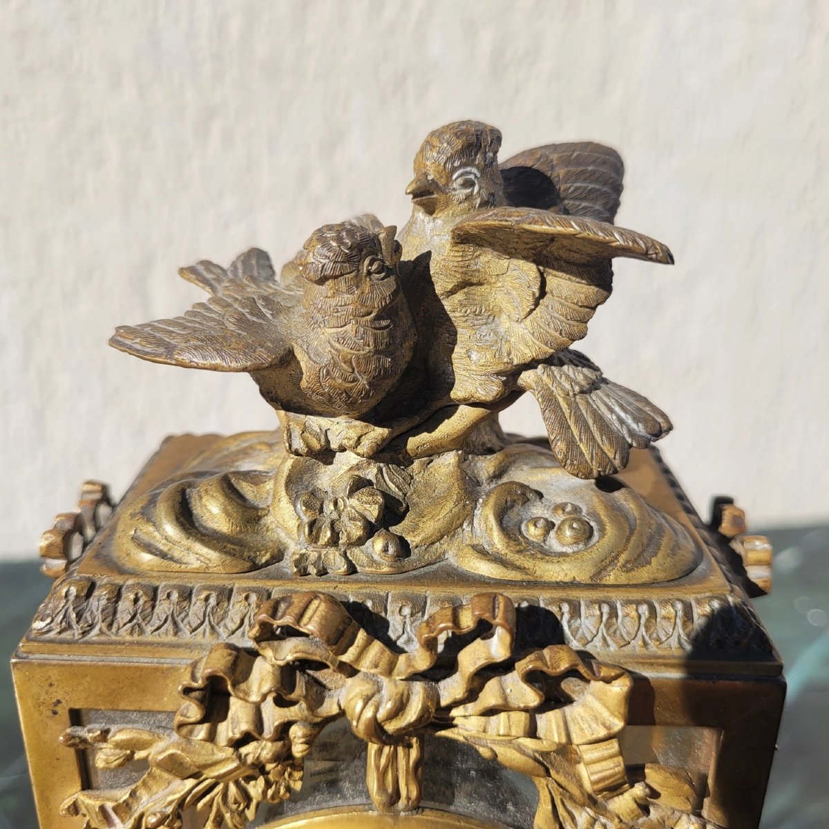 Pendule en bronze et marbre blanc, de style Louis XVI, XIXème siècle-photo-3