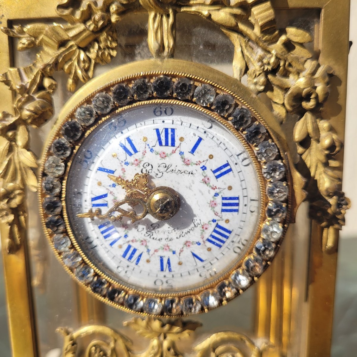 Pendule en bronze et marbre blanc, de style Louis XVI, XIXème siècle-photo-1
