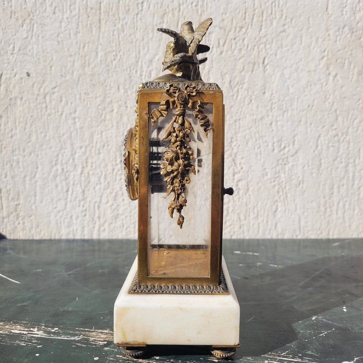 Pendule en bronze et marbre blanc, de style Louis XVI, XIXème siècle-photo-3