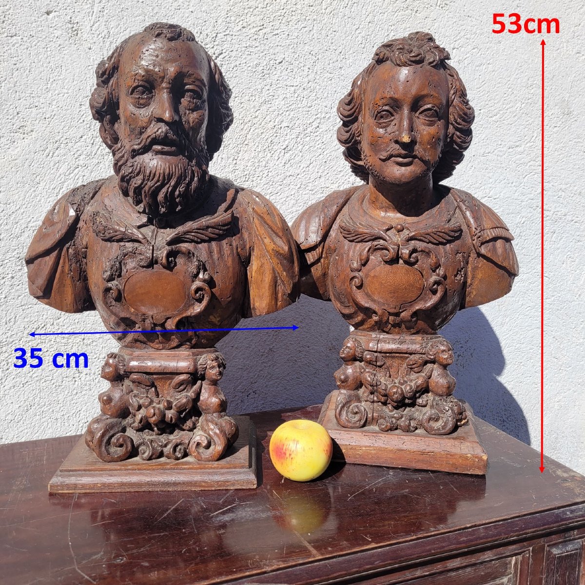 Paire de bustes- reliquaires en noyer sculpté, époque XVIIème siècle-photo-2
