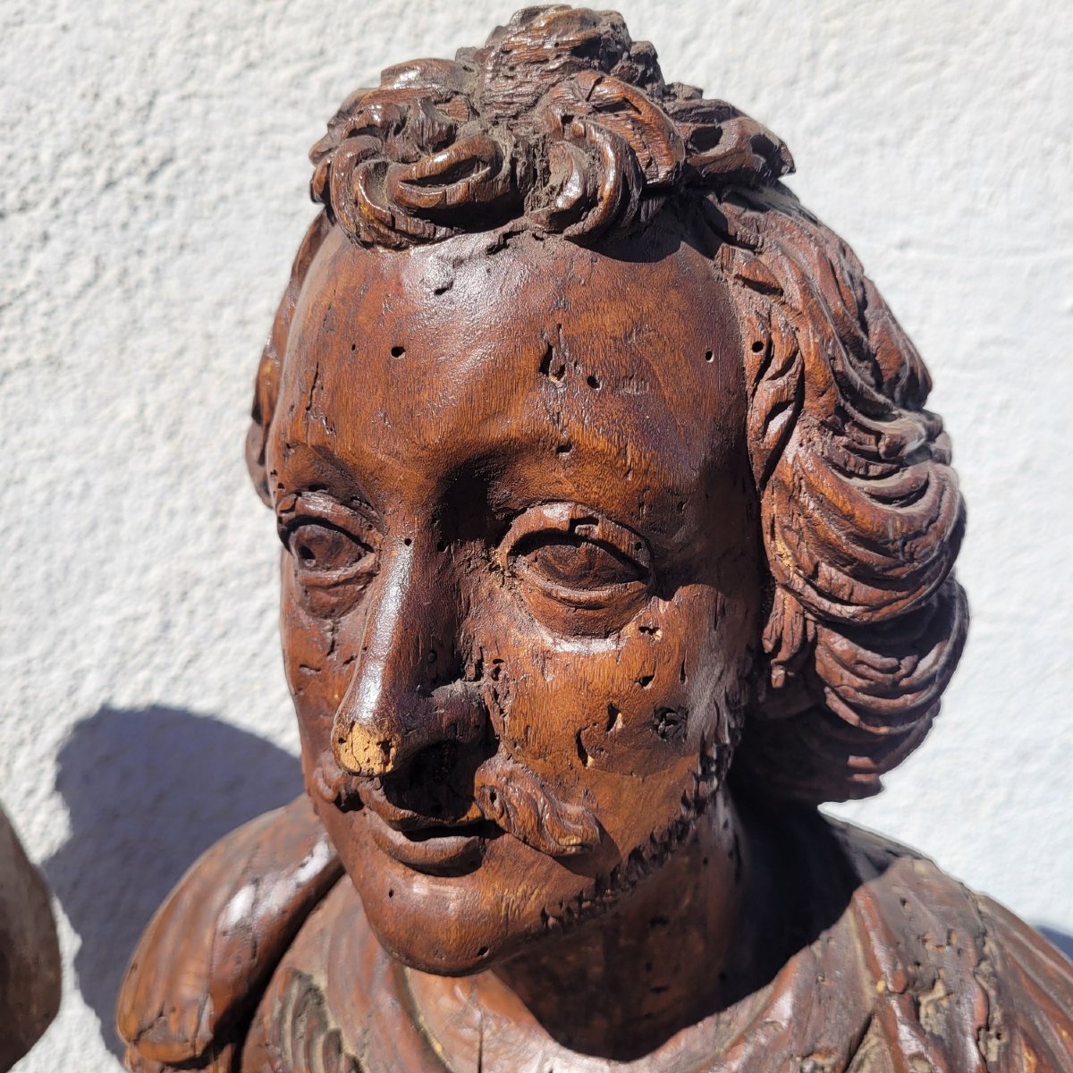 Paire de bustes- reliquaires en noyer sculpté, époque XVIIème siècle-photo-3