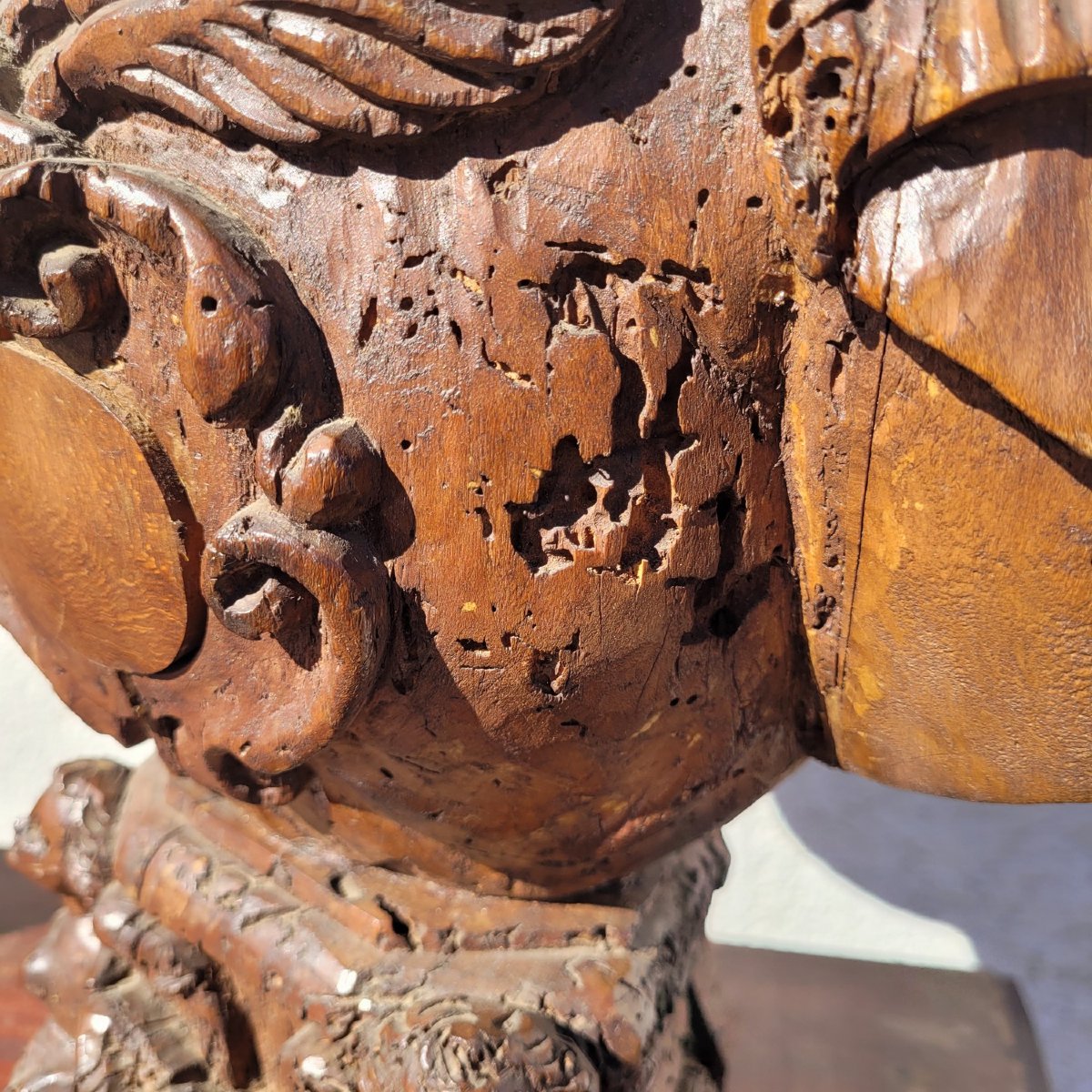 Paire de bustes- reliquaires en noyer sculpté, époque XVIIème siècle-photo-1