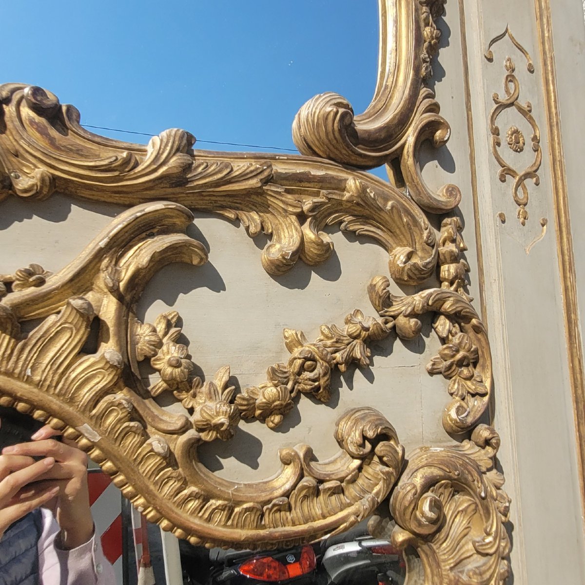 Grand trumeau en bois doré et laqué de style Louis XV, époque XIXème siècle-photo-1